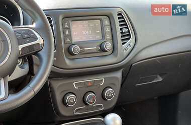 Внедорожник / Кроссовер Jeep Compass 2017 в 