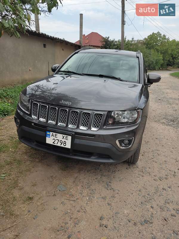Внедорожник / Кроссовер Jeep Compass 2015 в 