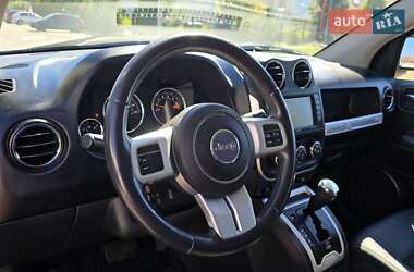Внедорожник / Кроссовер Jeep Compass 2015 в 
