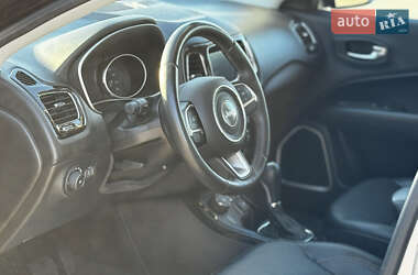 Внедорожник / Кроссовер Jeep Compass 2018 в 
