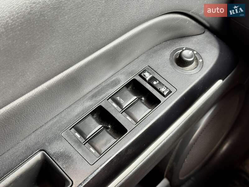 Внедорожник / Кроссовер Jeep Compass 2012 в Харькове