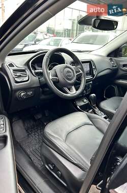 Внедорожник / Кроссовер Jeep Compass 2017 в 