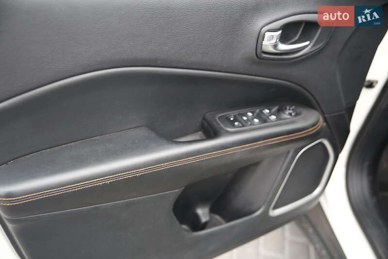 Внедорожник / Кроссовер Jeep Compass 2017 в Кременчуге