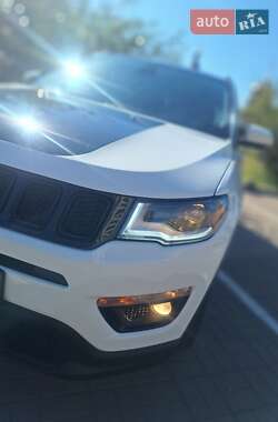 Внедорожник / Кроссовер Jeep Compass 2018 в 