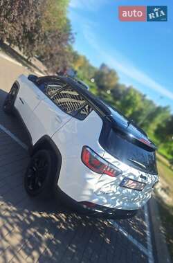 Внедорожник / Кроссовер Jeep Compass 2018 в 