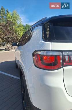 Внедорожник / Кроссовер Jeep Compass 2018 в 