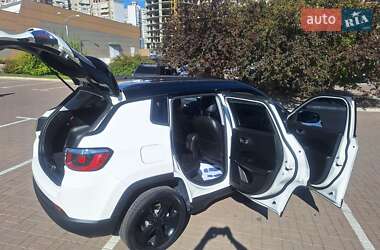 Внедорожник / Кроссовер Jeep Compass 2018 в 