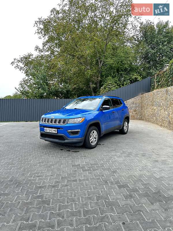 Внедорожник / Кроссовер Jeep Compass 2017 в 