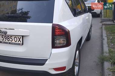 Внедорожник / Кроссовер Jeep Compass 2015 в 