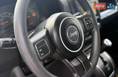 Внедорожник / Кроссовер Jeep Compass 2015 в 