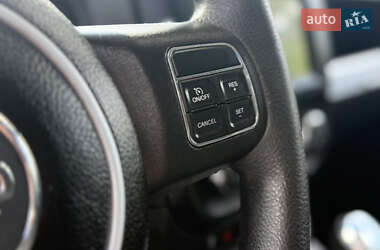 Внедорожник / Кроссовер Jeep Compass 2015 в 