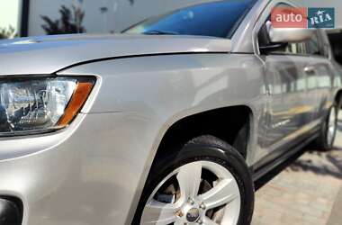 Внедорожник / Кроссовер Jeep Compass 2015 в 