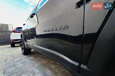 Внедорожник / Кроссовер Jeep Compass 2018 в 