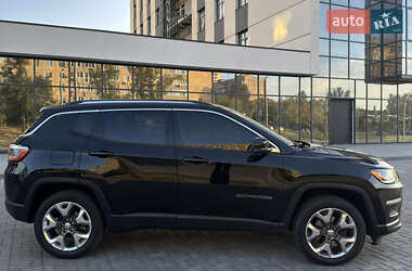 Внедорожник / Кроссовер Jeep Compass 2018 в 
