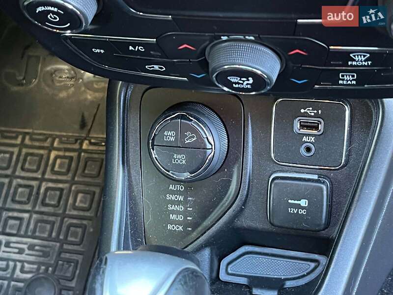 Внедорожник / Кроссовер Jeep Compass 2018 в Киеве фото 23 Внедорожник / Кроссовер Jeep Compass 2018 в Киеве