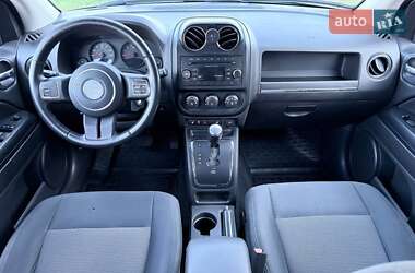 Внедорожник / Кроссовер Jeep Compass 2012 в 