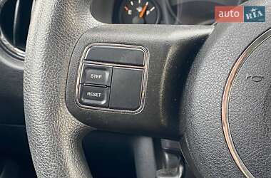 Внедорожник / Кроссовер Jeep Compass 2015 в 