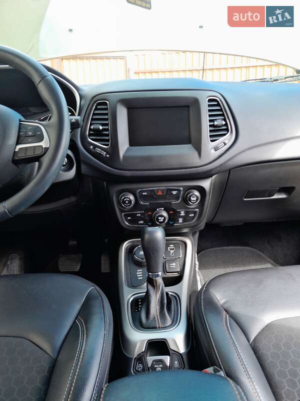 Позашляховик / Кросовер Jeep Compass 2017 в Чернівцях