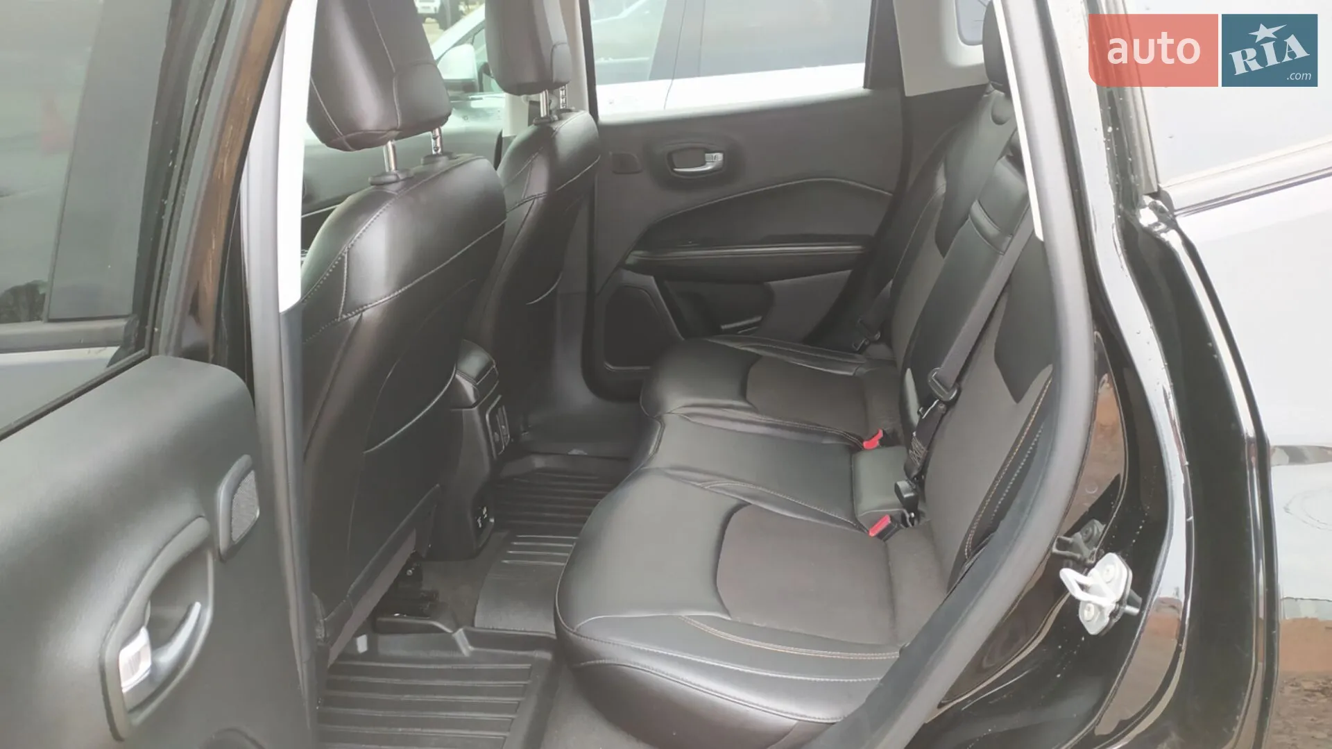 2017 Jeep Compass - мініатюра 2