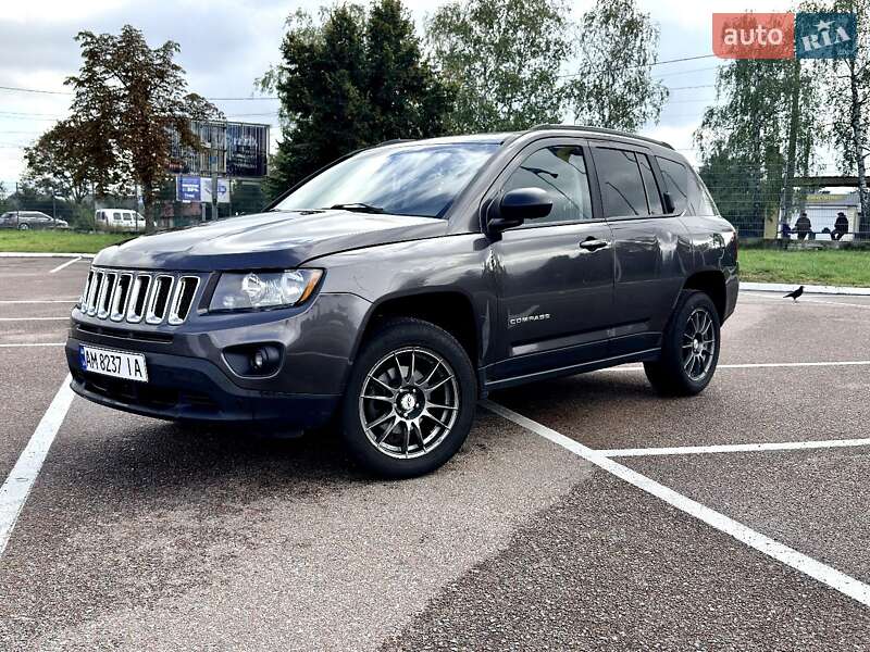 Внедорожник / Кроссовер Jeep Compass 2015 в 