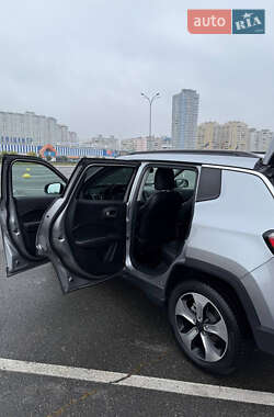 Внедорожник / Кроссовер Jeep Compass 2018 в 