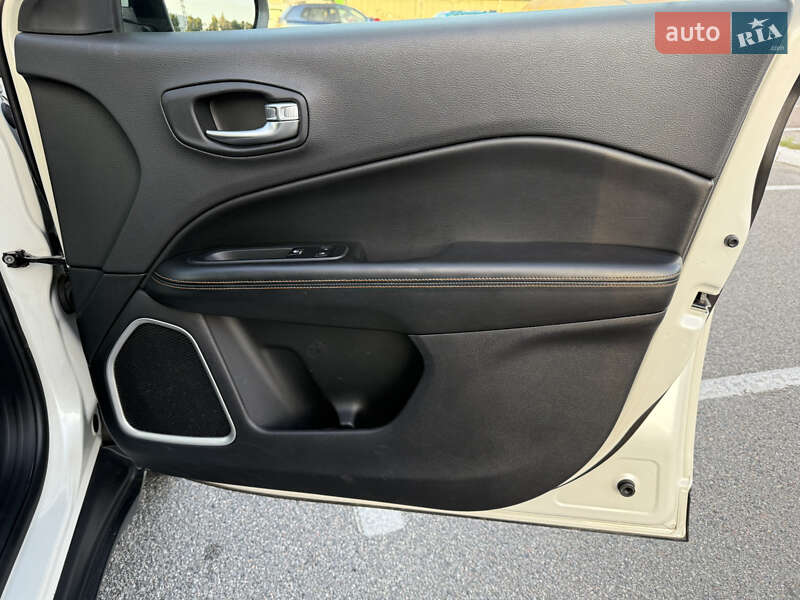 Позашляховик / Кросовер Jeep Compass 2017 в Києві фото 22 Позашляховик / Кросовер Jeep Compass 2017 в Києві