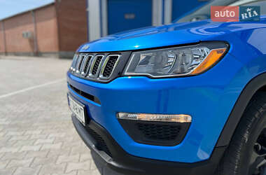 Внедорожник / Кроссовер Jeep Compass 2018 в 