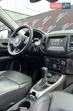Внедорожник / Кроссовер Jeep Compass 2018 в 