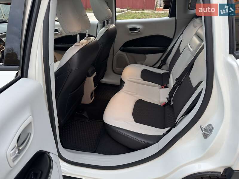 Внедорожник / Кроссовер Jeep Compass 2017 в Киеве