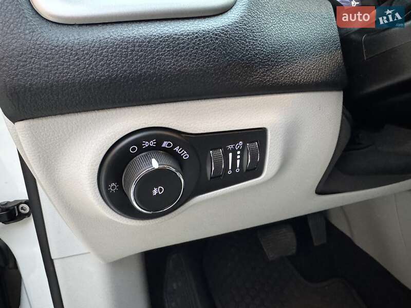 Внедорожник / Кроссовер Jeep Compass 2017 в Киеве