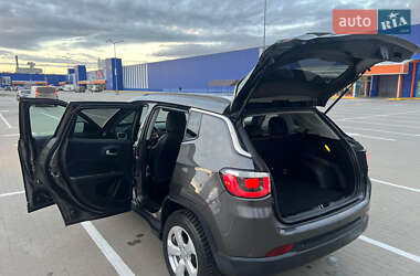 Внедорожник / Кроссовер Jeep Compass 2018 в 