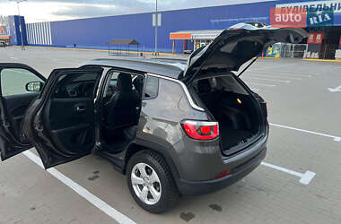 Внедорожник / Кроссовер Jeep Compass 2018 в 