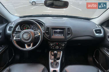 Внедорожник / Кроссовер Jeep Compass 2018 в 