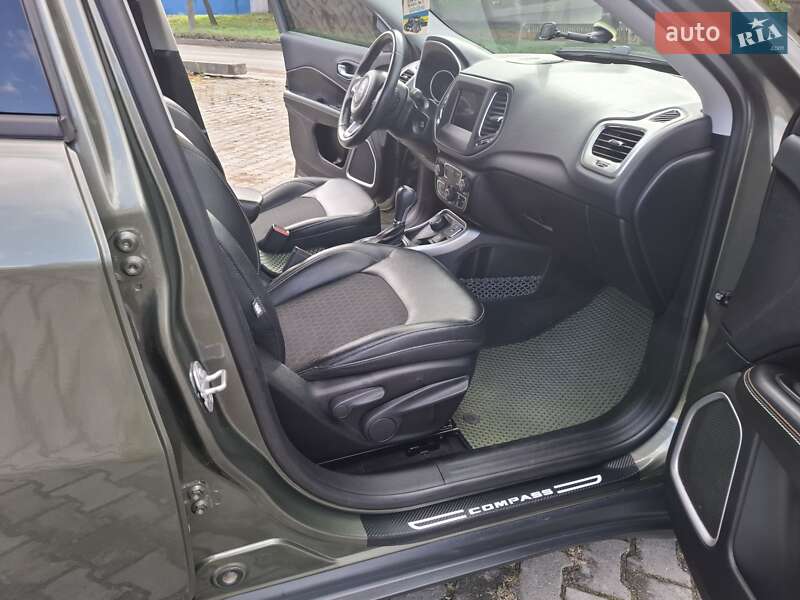 Позашляховик / Кросовер Jeep Compass 2017 в Чернівцях