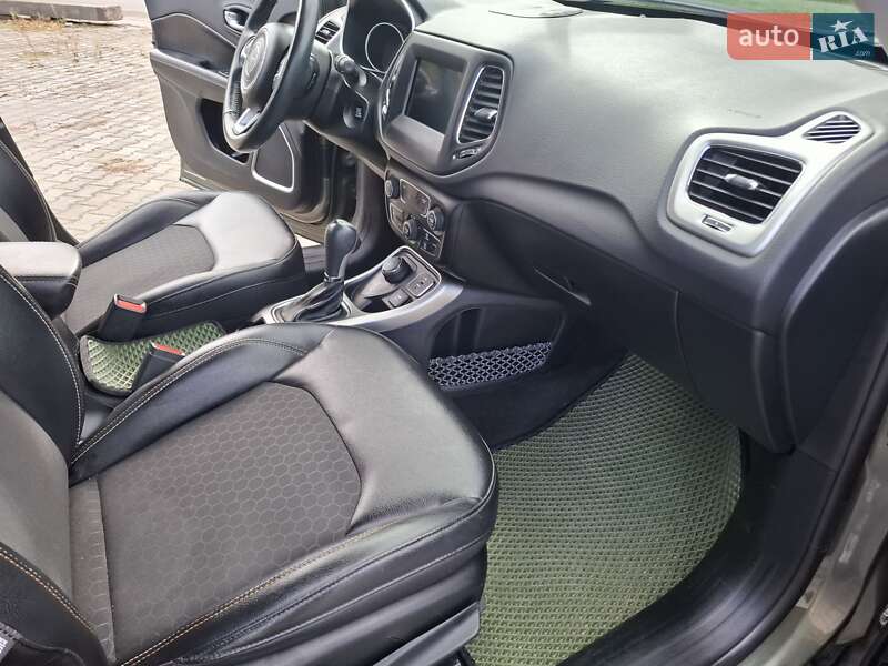 Позашляховик / Кросовер Jeep Compass 2017 в Чернівцях