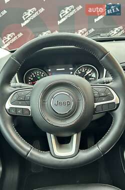 Внедорожник / Кроссовер Jeep Compass 2018 в 