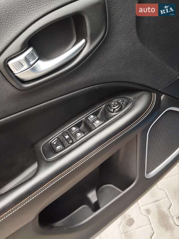 Позашляховик / Кросовер Jeep Compass 2019 в Києві фото 13 Позашляховик / Кросовер Jeep Compass 2019 в Києві