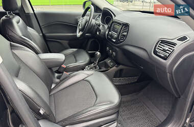 Внедорожник / Кроссовер Jeep Compass 2018 в 