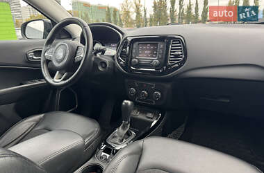 Внедорожник / Кроссовер Jeep Compass 2018 в 