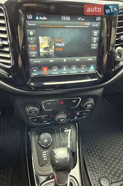 Позашляховик / Кросовер Jeep Compass 2018 в 