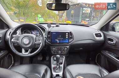 Внедорожник / Кроссовер Jeep Compass 2018 в 