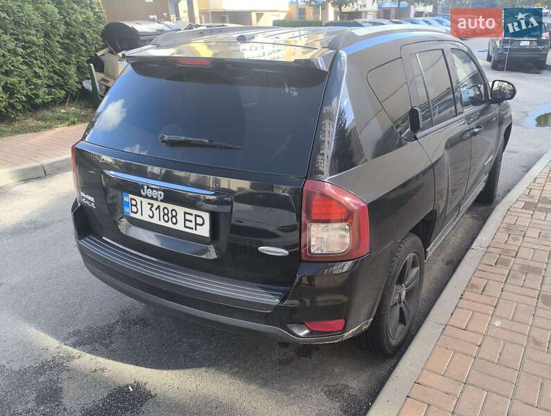 Внедорожник / Кроссовер Jeep Compass 2015 в Вишневом фото 5 Внедорожник / Кроссовер Jeep Compass 2015 в Вишневом