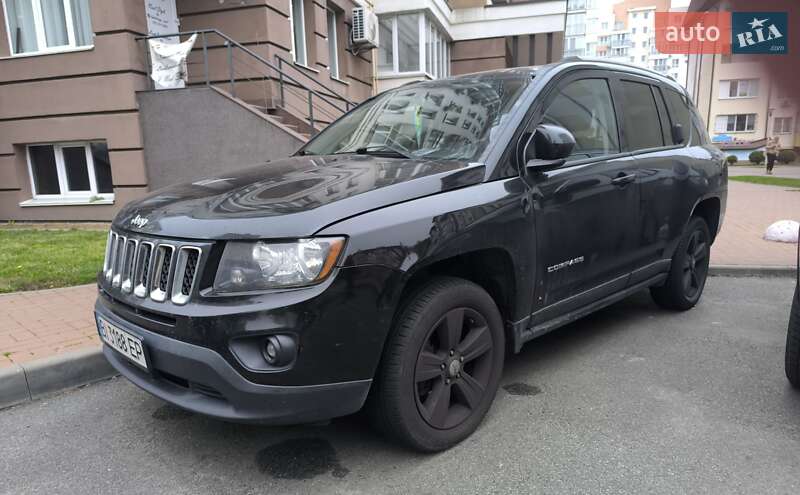 Внедорожник / Кроссовер Jeep Compass 2015 в Вишневом фото 7 Внедорожник / Кроссовер Jeep Compass 2015 в Вишневом