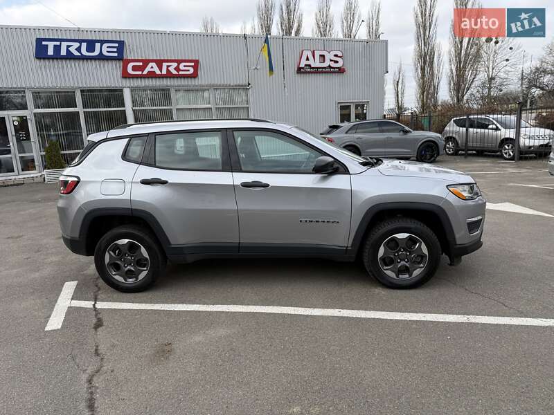 Внедорожник / Кроссовер Jeep Compass 2018 в Киеве