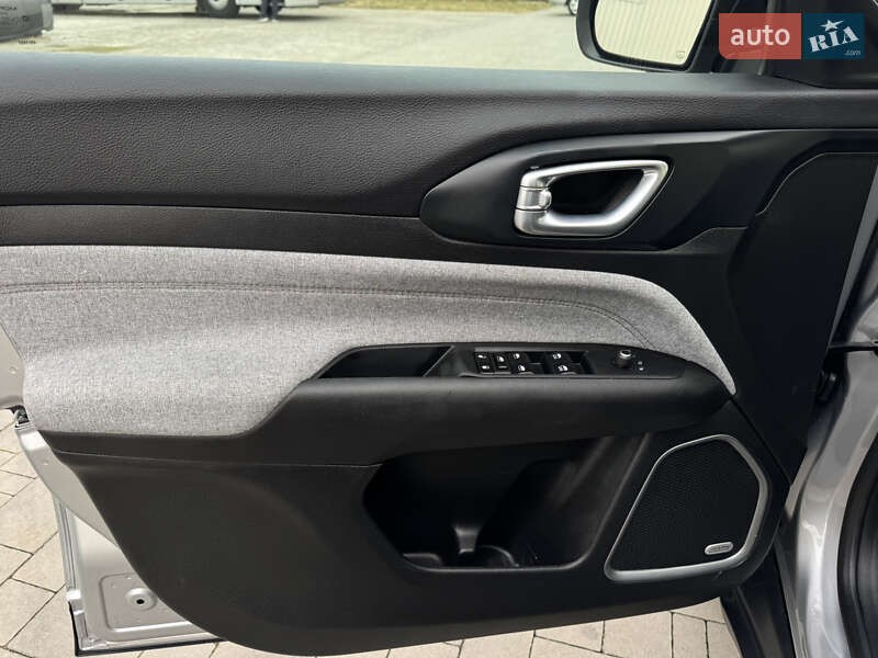 Внедорожник / Кроссовер Jeep Compass 2023 в Калуше