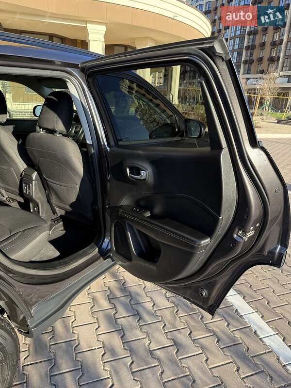 Внедорожник / Кроссовер Jeep Compass 2017 в Софиевской Борщаговке