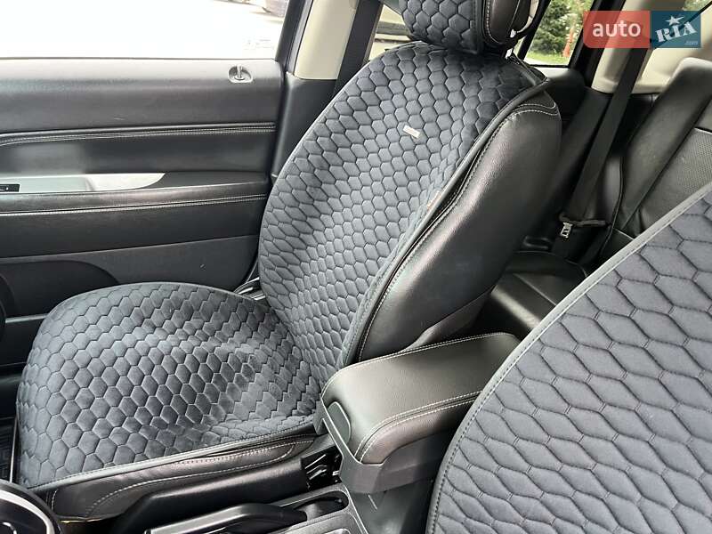 Внедорожник / Кроссовер Jeep Compass 2015 в Богуславе