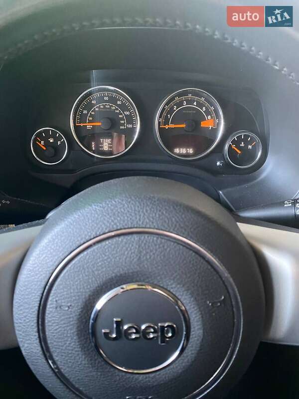 Внедорожник / Кроссовер Jeep Compass 2014 в Киеве