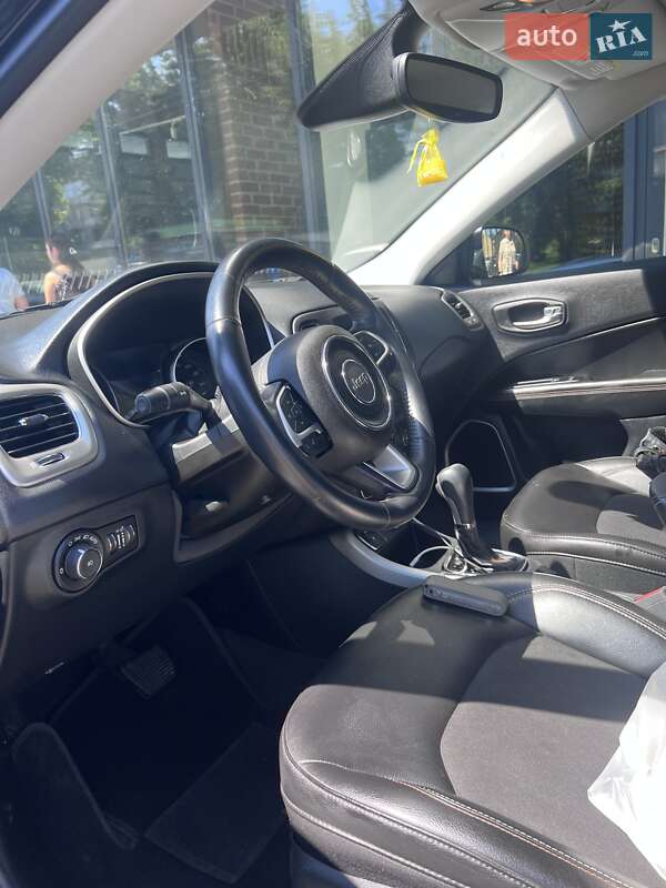 Внедорожник / Кроссовер Jeep Compass 2017 в Ужгороде