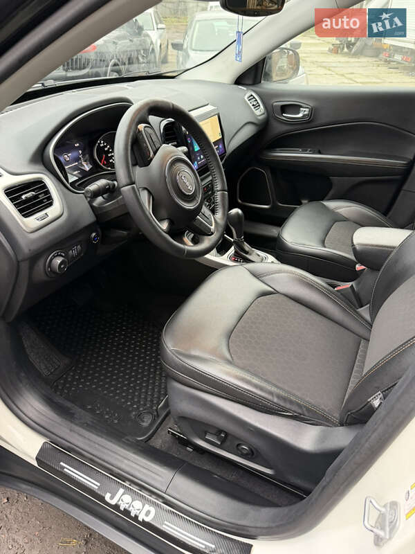 Внедорожник / Кроссовер Jeep Compass 2017 в Киеве